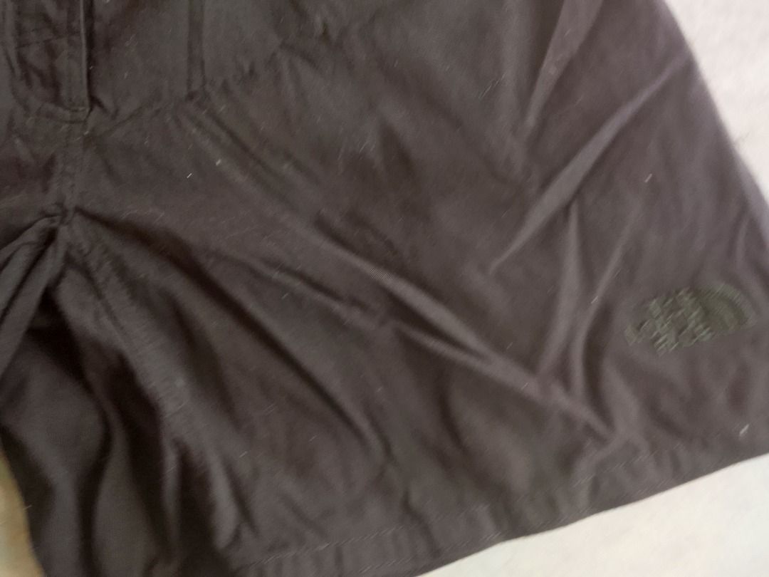 Shorts US The North Face (Category: Activewear) located in Los Banos. Submitted by mania-62906 (Listing ID 1461006255, Image 2). Description: Authentic. US small. Black. With belt. (200 php if you buy the black t-shirt TNF plus Free tops black see photo.