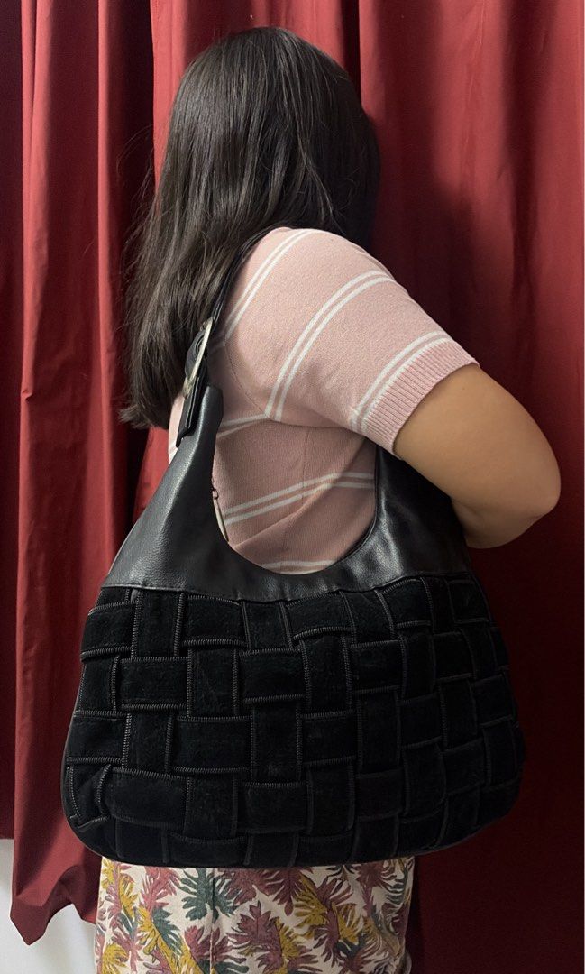 Shoulder Bag (Category: Shoulder Bags) located in Carmona. Submitted by camille.02 (Listing ID 1461040755, Image 1). Description: .