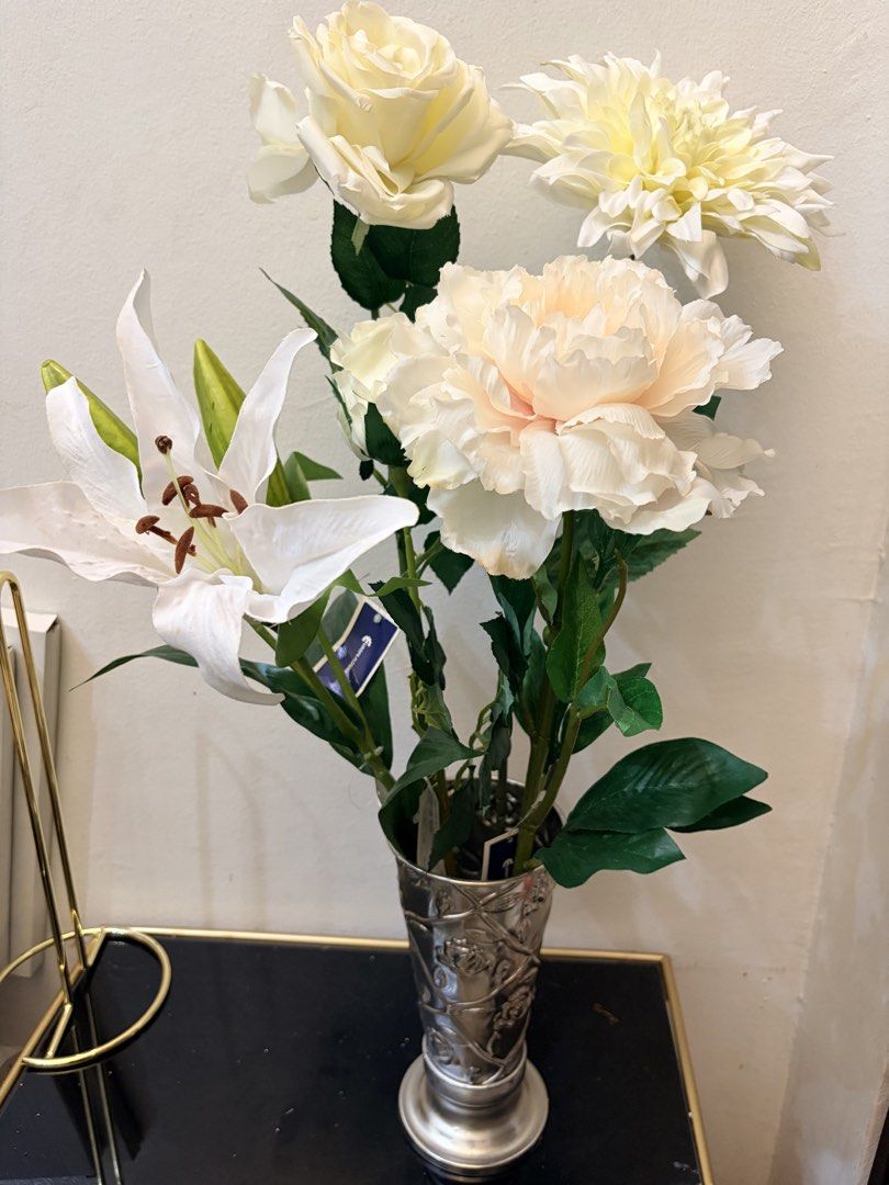 Silver metal vase with 5pcs assorted white artificial flowers (Category: Artificial Plants & Flowers) located in Mandaluyong City. Submitted by home_box.ae (Listing ID 1461064856, Image 3). Description: .