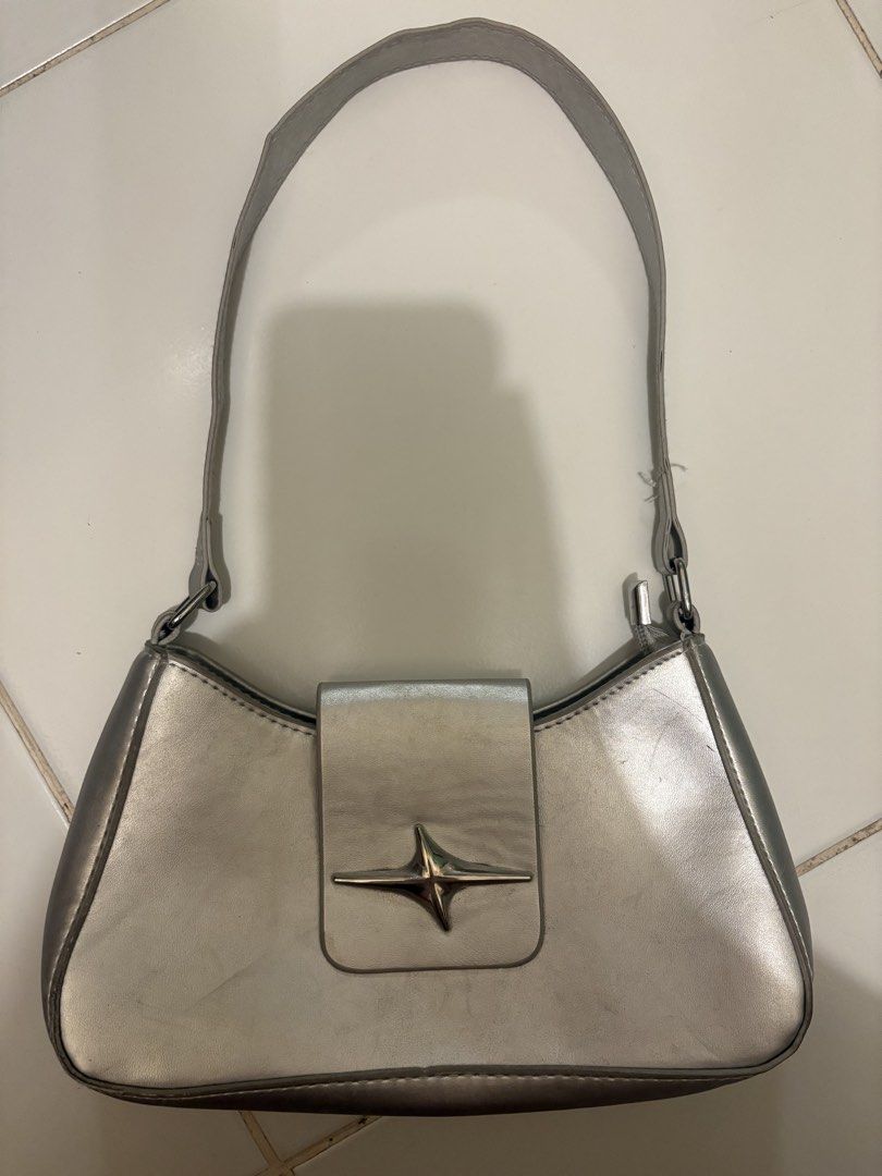 Silver Shoulder Bag (Category: Shoulder Bags) located in Imus. Submitted by the_preloved_garage (Listing ID 1461073370, Image 1). Description: - well used - has wrinkles - sf will be shouldered by the buyer NO COD .