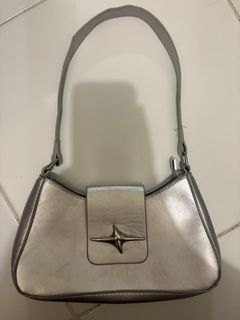 (Category: ) located in . Submitted by the_preloved_garage (Listing ID 1461073370, Image 1). Description: .