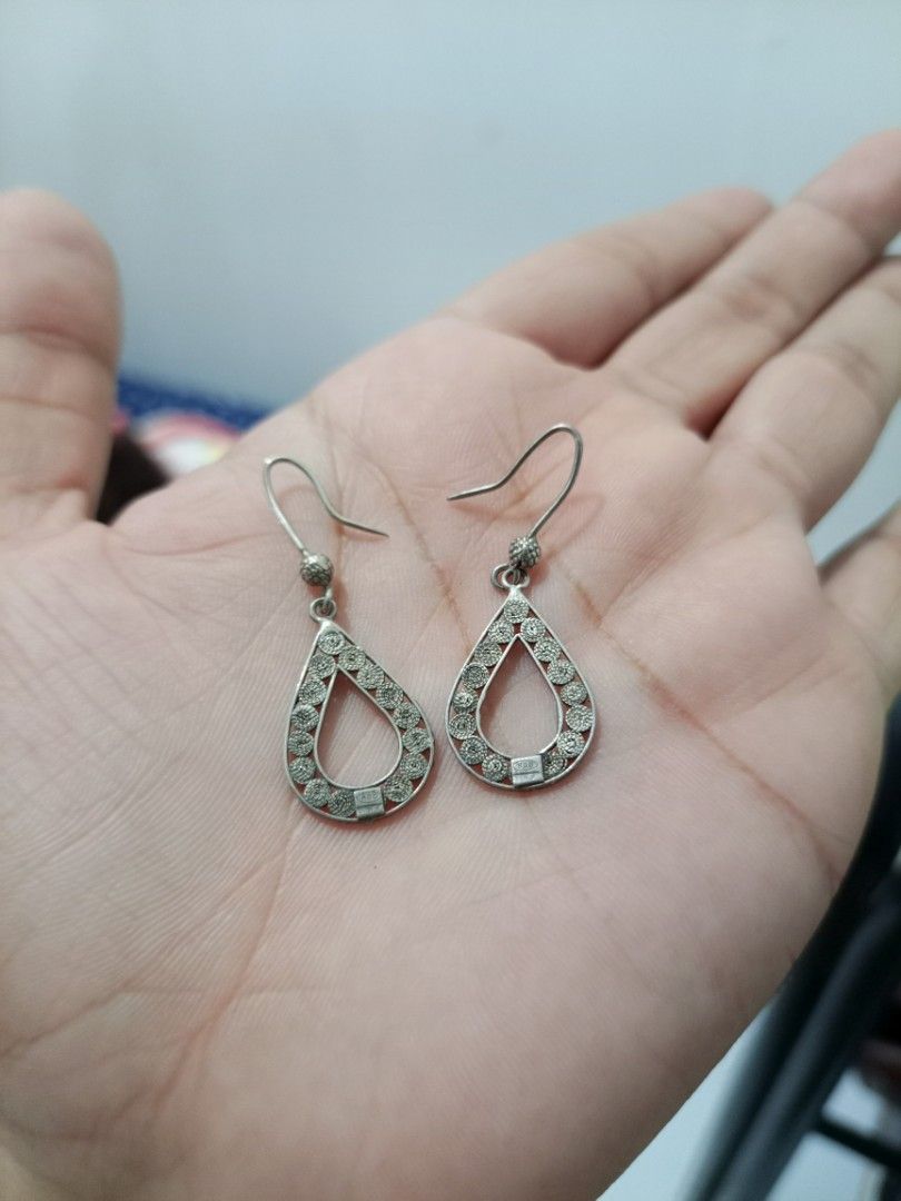 Silver Teardrop Filigree Dangle Earrings 800 (Category: Earrings) located in Manila. Submitted by warmcrystal_269010 (Listing ID 1461066493, Image 3). Description: Vintage Silver Earrings 800 markings 2k, Alabang Muntinlupa Location.