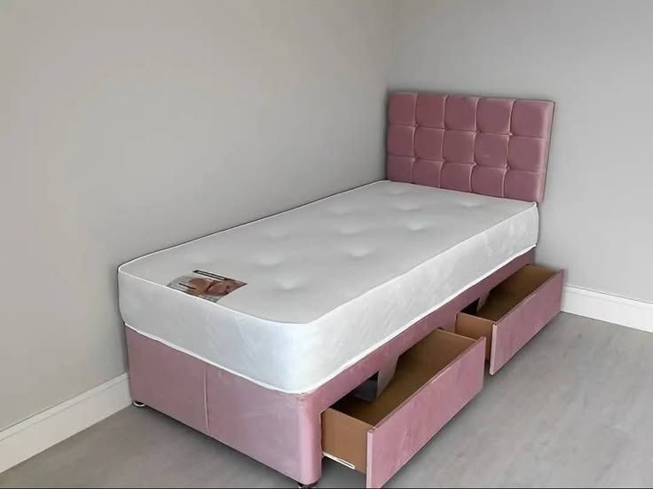 Single bed (Category: Bed Frames & Mattresses) located in Kuala Lumpur. Submitted by cindy87526 (Listing ID 1461058621, Image 1). Description: Last PROMO ‼️ siapa cepat dia dapat. LIMITED STOCK ‼️.