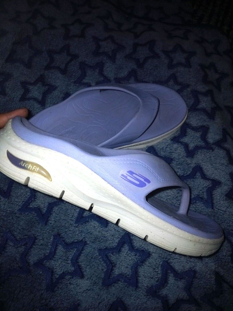 Sketchers (Category: Slippers and slides) located in Taguig. Submitted by mayaprinsesa27 (Listing ID 1460995183, Image 3). Description: Decluttering - Original - Personal collection - As is Thank you 👸🏼.