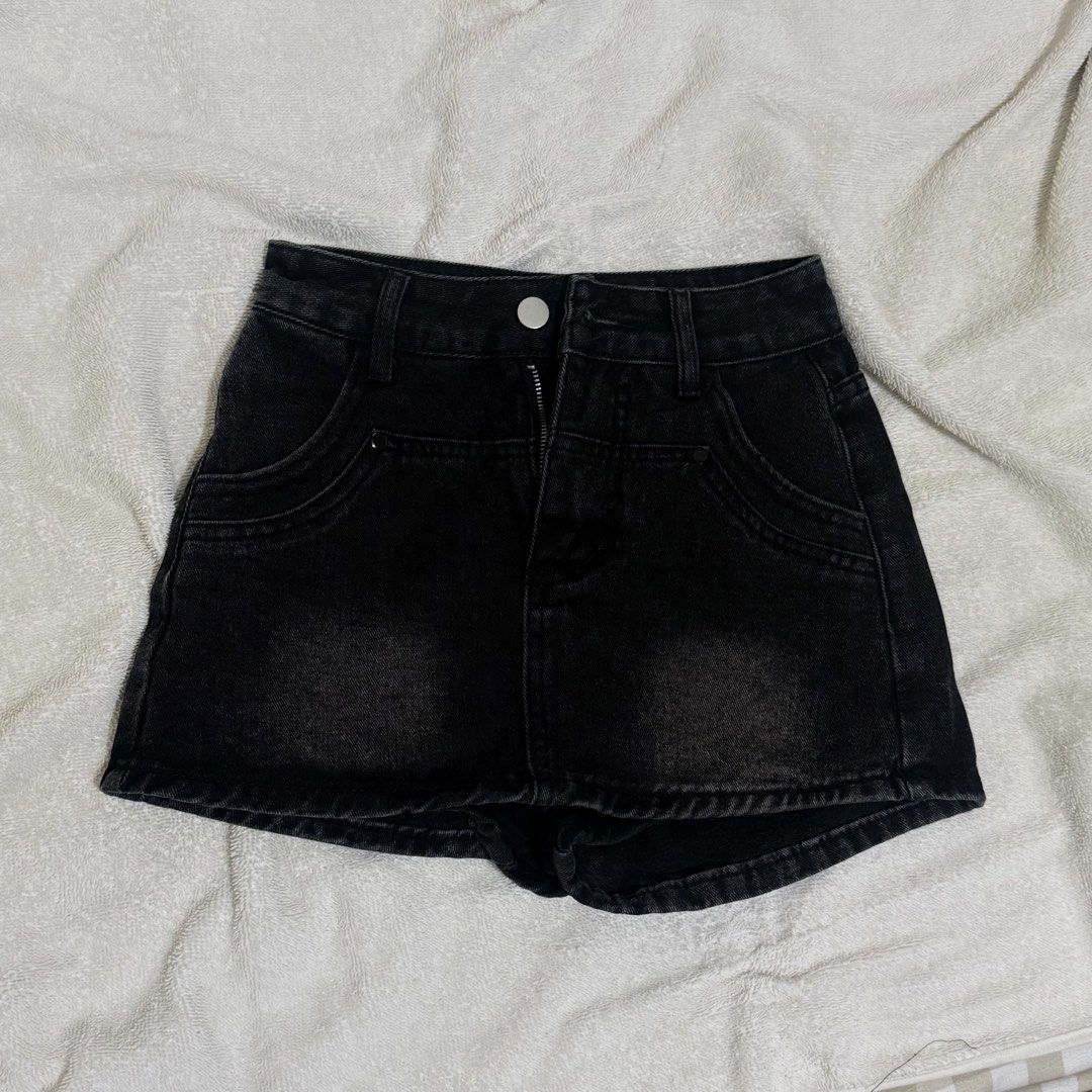 Skort Washed Black (Category: Skirts) located in Santa Cruz. Submitted by icamikha (Listing ID 1460942076, Image 1). Description: dm for deets.