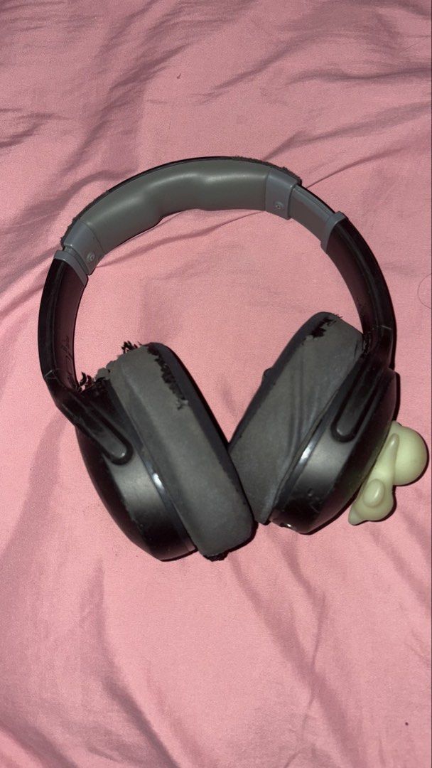 Skullcandy Crusher Evo Wireless Headphones (Category: Headphones & Headsets) located in Quezon City. Submitted by Anasboutique (Listing ID 1461058845, Image 1). Description: 🎧 SKULLCANDY CRUSHER EVO — ₱5,000 Original Price: ₱10,000 Selling Price: ₱5,000 Second-hand but still fully working! 🔥 Only issue: ear pads need to be replaced. ✨ Features: Patented Crusher® Adjustable Sensory Bass Bluetooth® Wireless Up to 40 Hours Battery Life Rapid Charg