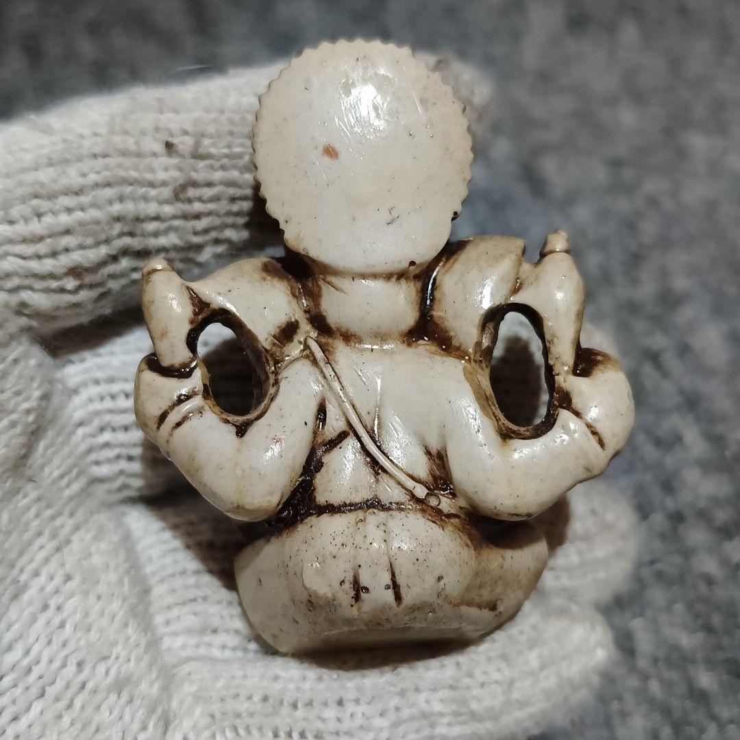 Small Lord Ganesha Statue (Category: Figurines & Statues) located in Meycauayan. Submitted by ka_luma (Listing ID 1461074440, Image 3). Description: Lord Ganesha Statue with an antique ivory-like finish, likely crafted from resin or a similar synthetic material designed to mimic traditional carved bone or ivory..