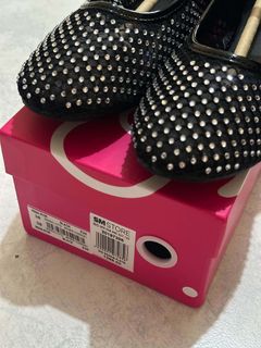 (Category: ) located in . Submitted by shy.closet (Listing ID 1460996343, Image 1). Description: .