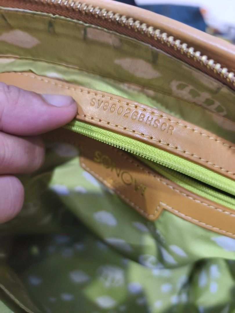 Sonovi (Category: Shoulder Bags) located in Quezon City. Submitted by uydaisy1979 (Listing ID 1461047220, Image 3). Description: .