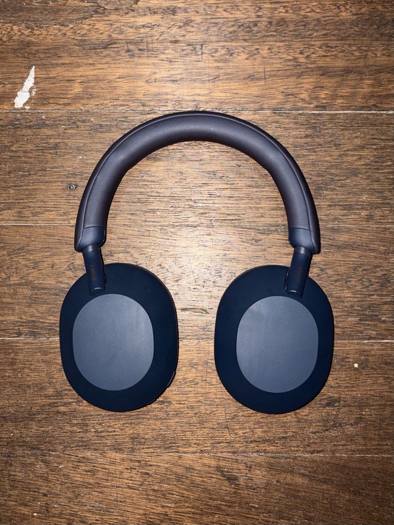 Sony XM5 (Category: Headphones & Headsets) located in Caloocan City. Submitted by kanesaudio (Listing ID 1461093524, Image 2). Description: - in good condition - with original case and wires (aux cable and charging cable) 9000 only loc: manila can do meetups at sm grand, sm north, or fisher mall malabon.