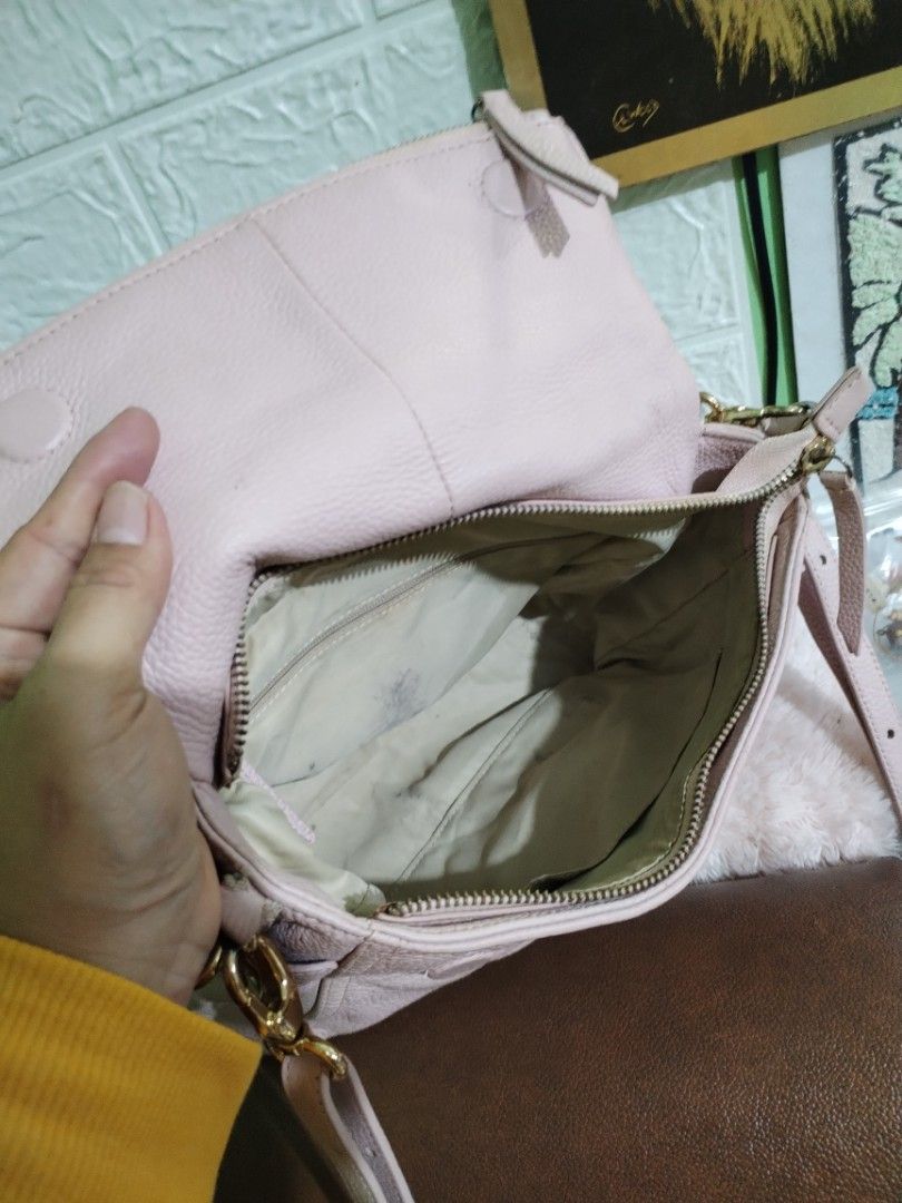 Soprano two-way leather bag (Category: Shoulder Bags) located in Manila. Submitted by malditas (Listing ID 1460922754, Image 2). Description: - Pink Soprano leather bag - Versatile two-way style - Minimal rubs and signs of usage on exterior - Interior shows some marks - No holes or tears, structurally sound - Still in good quality - Selling for PHP 199.
