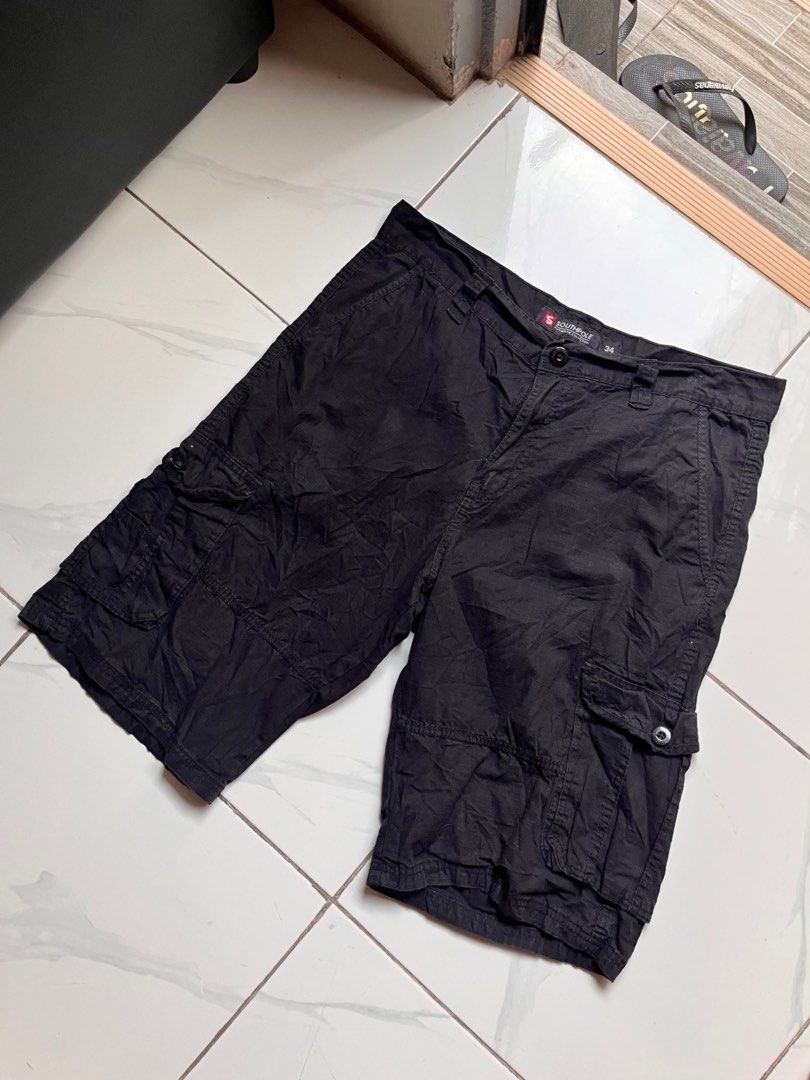 Southpole Black Cargo Shorts Size 34W (Category: Shorts) located in Manila. Submitted by chalkzone20 (Listing ID 1461095026, Image 2). Description: - Southpole Black Cargo Shorts - Size: 34 Waist - Features multiple pockets for convenience - Ideal for casual outfits - Actual color may vary slightly due to lighting.