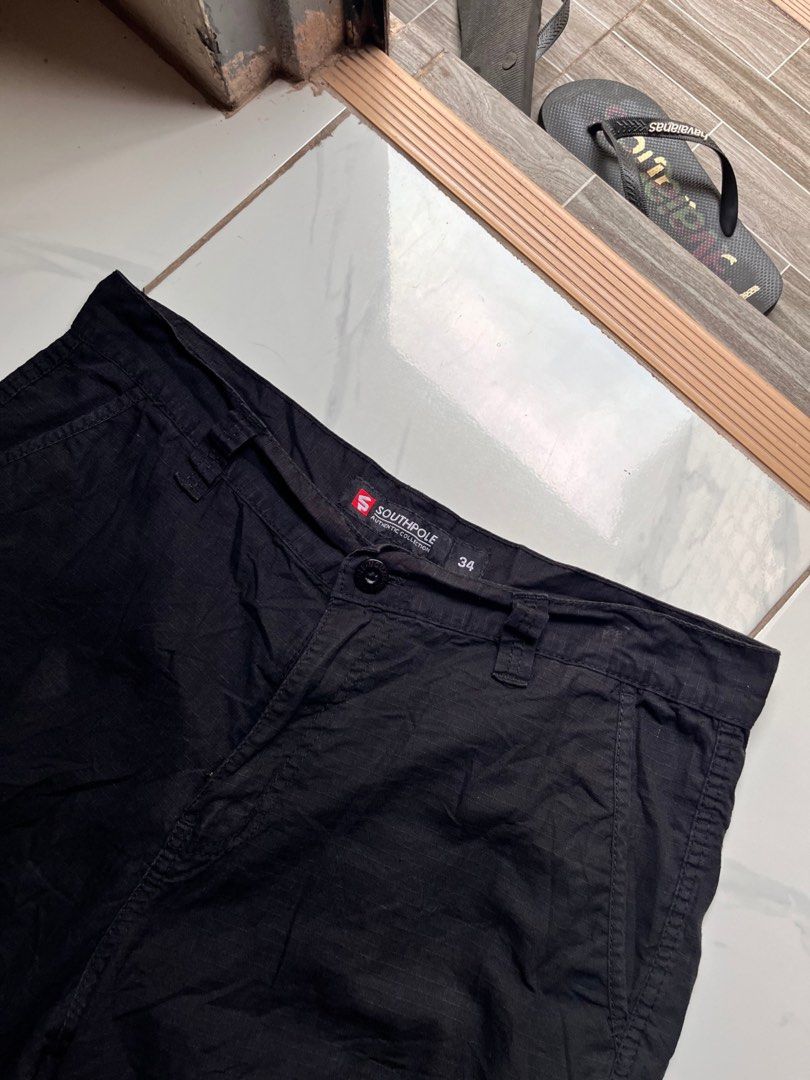 Southpole Black Cargo Shorts Size 34W (Category: Shorts) located in Manila. Submitted by chalkzone20 (Listing ID 1461095026, Image 3). Description: - Southpole Black Cargo Shorts - Size: 34 Waist - Features multiple pockets for convenience - Ideal for casual outfits - Actual color may vary slightly due to lighting.