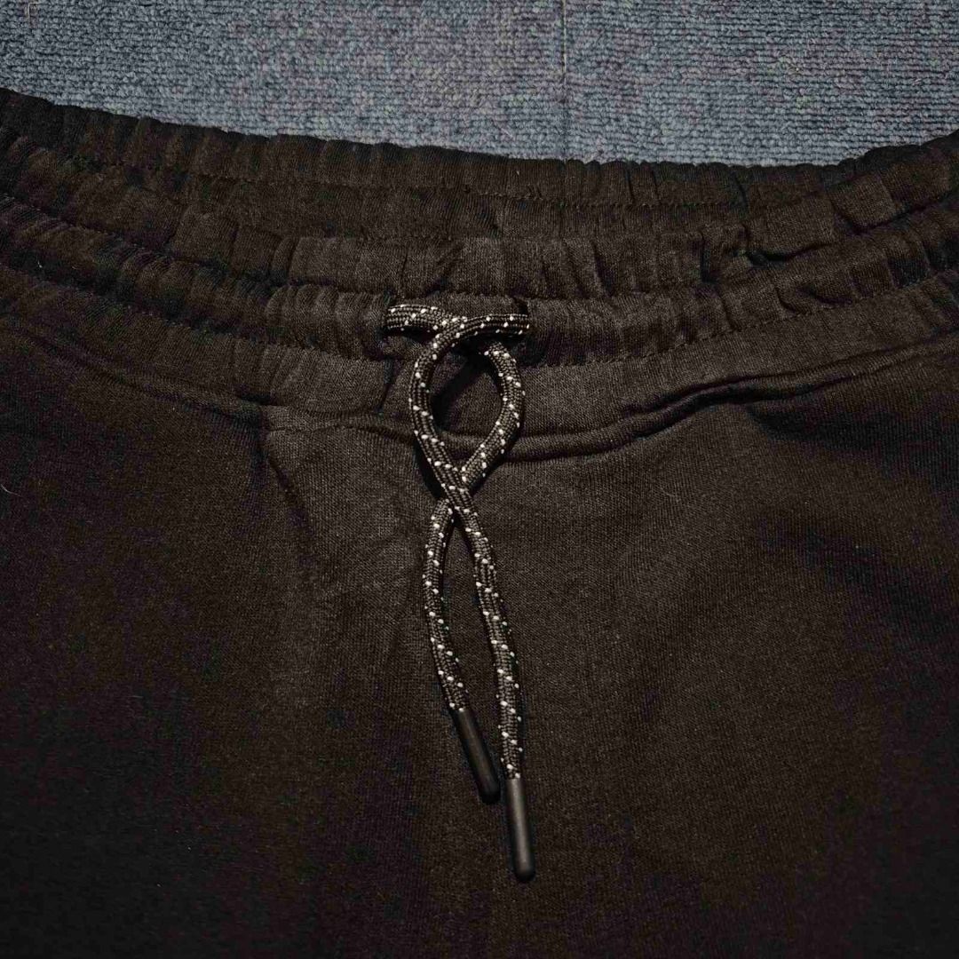 Southpole Modern Tech-Fleece Sweat Shorts (Category: Shorts) located in Consolacion. Submitted by thrift.ting (Listing ID 1460974158, Image 3). Description: Condition: 9.5/10 Color Rate; 9.5/10 DETAILED FLAT-LAY MEASUREMENTS: -Waist: 15.5 inches (Laid flat, unstretched — fits 30–32" waist comfortably, stretches up further) -Front Rise: 13 inches (High-rise comfort layout) -Inseam: 8.5 inches -Outseam (Total Length): 21.5 inches -Leg Opening: 10.5