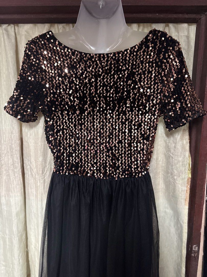 Sparkly Sequin Top Black Tulle Maxi Dress (Category: Dresses) located in Manila. Submitted by thriftwithbarbi (Listing ID 1460977960, Image 3). Description: - Elegant black maxi dress - Features a dazzling rose gold sequin top - Short sleeves for a comfortable fit - Flowy black tulle skirt for a graceful look - Ideal for parties, weddings, and special occasions - Designed to shine and look amazing under any light.