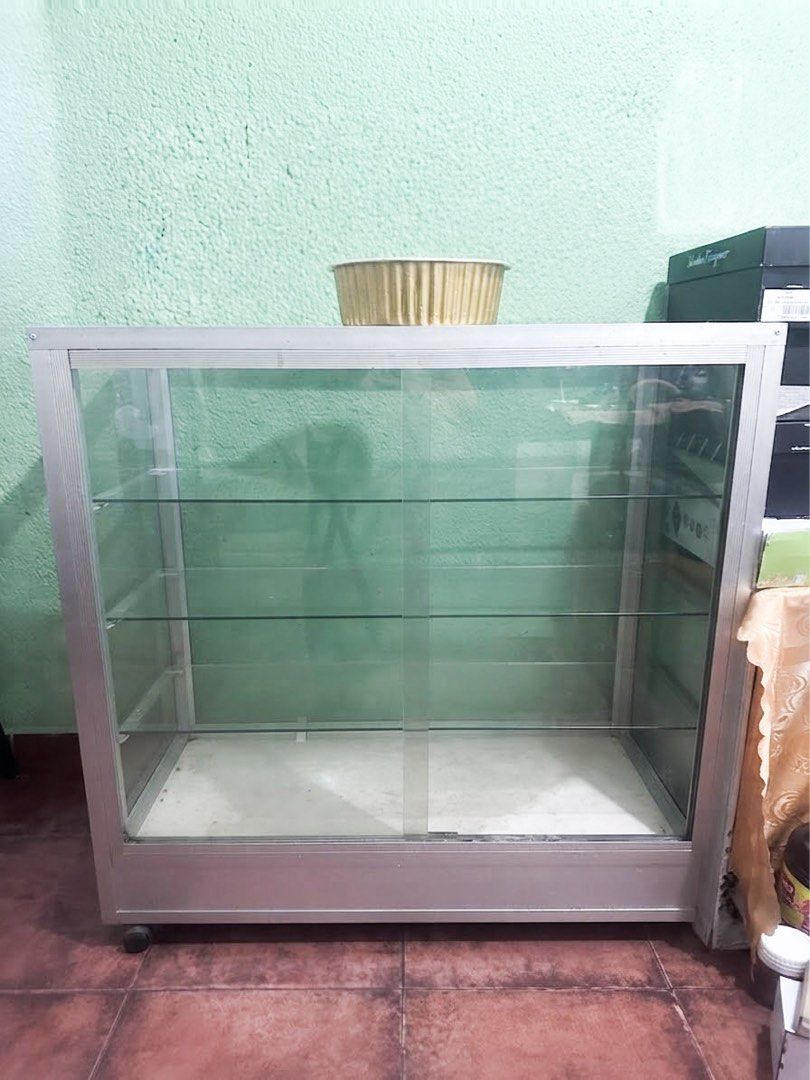 STANTE Second Hand (Glass Display (Category: Shelves, Cabinets & Racks) located in Manila. Submitted by mkasea1 (Listing ID 1461038101, Image 1). Description: - Sturdy glass display cabinet - Features 3 internal shelves for storage or display - Durable aluminum frame - Equipped with wheels for easy mobility - Ideal for both commercial shops and home use - Ready for its new owner!.