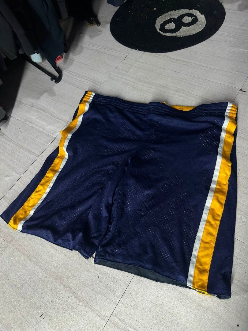 STARTER REVERSIBLE SHORT (Category: Shorts) located in Manila. Submitted by nb_thriftshop (Listing ID 1461069354, Image 1). Description: starter short / reversible waist 27 to 40 length 21 leg hole 12.5 no issue washed .