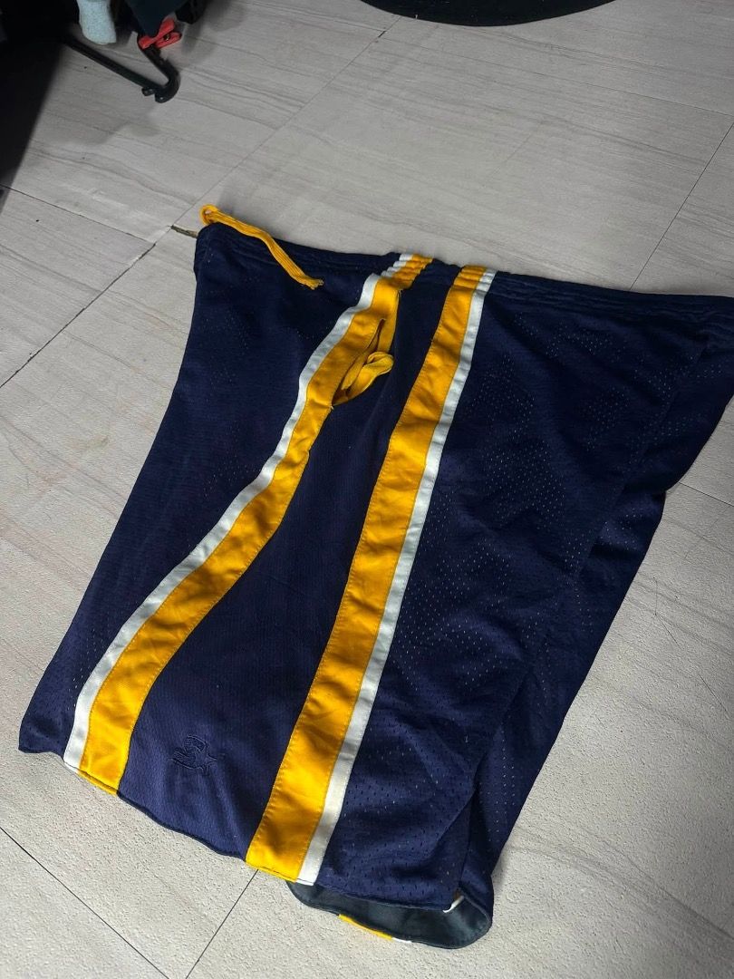 STARTER REVERSIBLE SHORT (Category: Shorts) located in Manila. Submitted by nb_thriftshop (Listing ID 1461069354, Image 2). Description: starter short / reversible waist 27 to 40 length 21 leg hole 12.5 no issue washed .