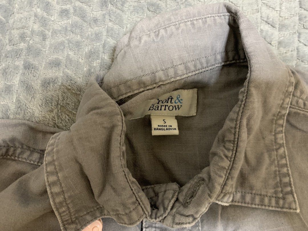STONE GREY BOXY CROP POLO (Category: Tshirts & Polo Shirts ) located in Bacolor. Submitted by mllrigwy (Listing ID 1461007564, Image 2). Description: STONE GREY BOXY CROP POLO ₱249 + sf Length 21 inch Waist/Width 21 inch Mop: gcash only! Unisex Small on tag Loc: Pampanga Small issue on the last slide Payment First! Fixed price .