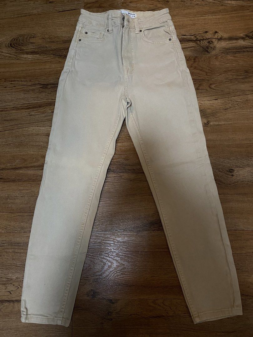 Stradivarius Mom Slim Jeans Beige (Category: Jeans) located in Bulacan. Submitted by beeucarat05 (Listing ID 1461111646, Image 1). Description: - Brand: Stradivarius - Style: Mom Slim Jeans - Color: Beige - Size: EUR 36 / UK 8 / US 04 - Origin: Made in Bangladesh - Features: Classic five-pocket style, button and zip closure - size 24 -25 - semi stretch denim - used 1-2x only Rfs: not my style.