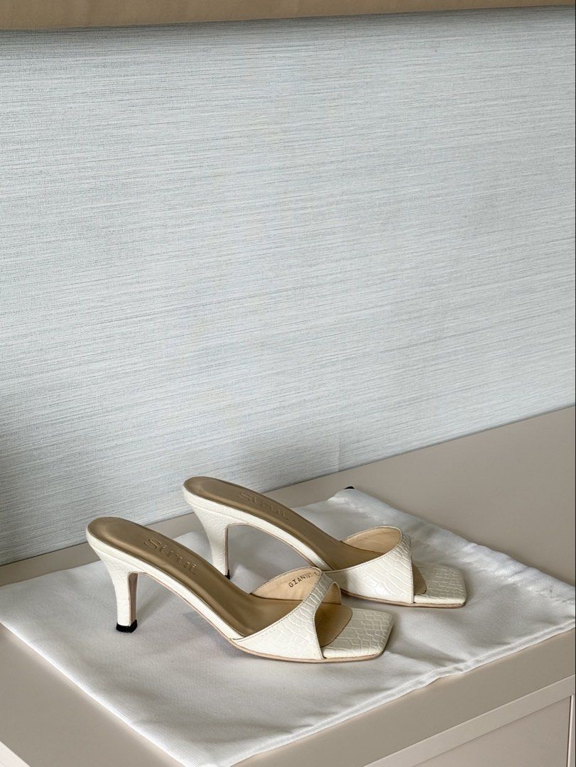 Strut White Croc Square Toe Heeled Mules (Category: Heels) located in Tarlac. Submitted by samdeclutters_ (Listing ID 1460964006, Image 1). Description: - Size: 6 - Color: White Croc - Heel height: 3 inches - Used 2-3x - Feel free to ask for more pics! .