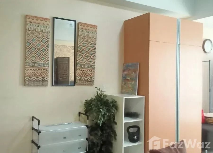 Studio Condo for sale at Two Central (Category: Apartments & Condos) located in Makati City. Submitted by propertyproph (Listing ID 1461005877, Image 3). Description: 🏙️ Studio Condo for Sale – Two Central, Salcedo Village ✨ A spacious, fully furnished studio in a prime Makati CBD location—an excellent opportunity at an attractive price. 📍 Two Central, Salcedo Village, Makati City 💰 Selling Price: ₱5,500,000 📐 40.90 sqm 🛁 1 Bathroom 🏢 10th 