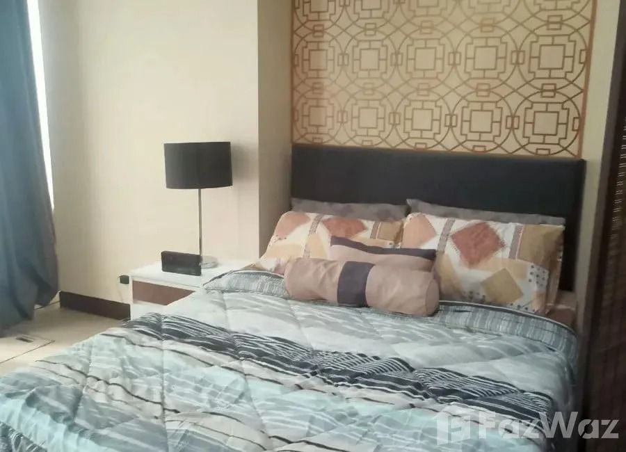 Studio Condo for sale at Two Central (Category: Apartments & Condos) located in Makati City. Submitted by propertyproph (Listing ID 1461005877, Image 2). Description: 🏙️ Studio Condo for Sale – Two Central, Salcedo Village ✨ A spacious, fully furnished studio in a prime Makati CBD location—an excellent opportunity at an attractive price. 📍 Two Central, Salcedo Village, Makati City 💰 Selling Price: ₱5,500,000 📐 40.90 sqm 🛁 1 Bathroom 🏢 10th 