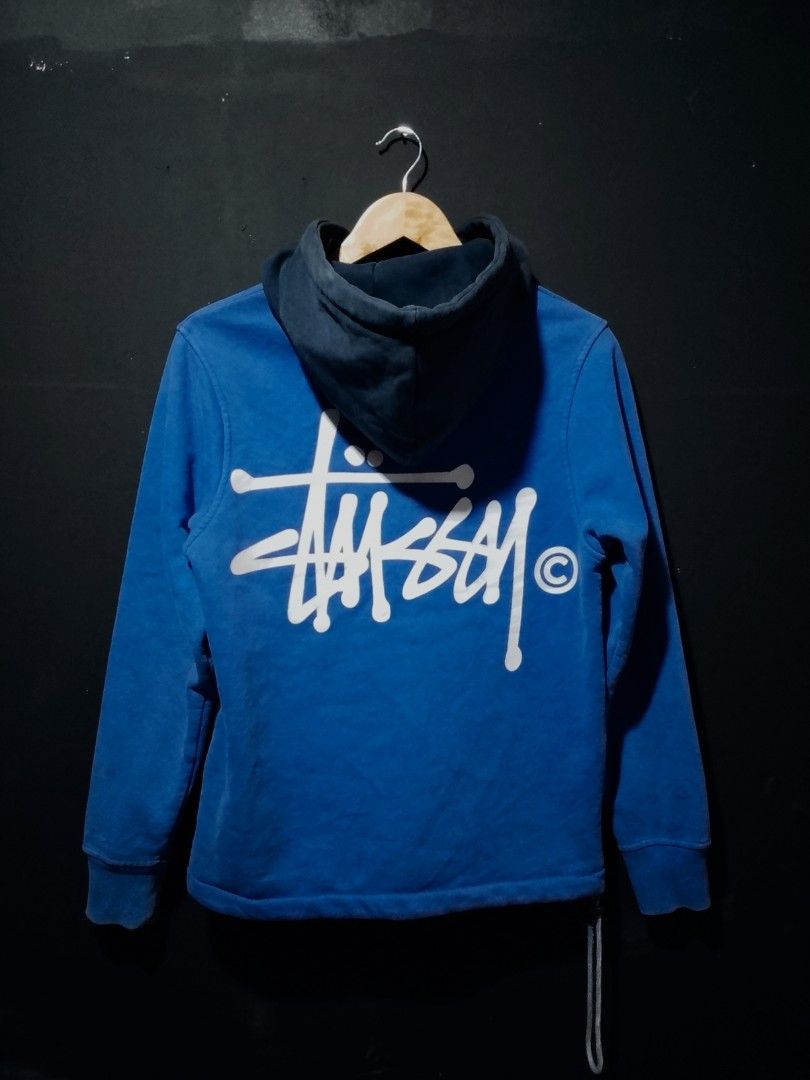 STUSSY HODDIE (Category: Coats, Jackets and Outerwear) located in Talakag. Submitted by pang_uran (Listing ID 1461007137, Image 1). Description: 20 width 25.5 length 9.0 color rate heavy cloth(parang Detroit jacket) minimal hairlines authentic.