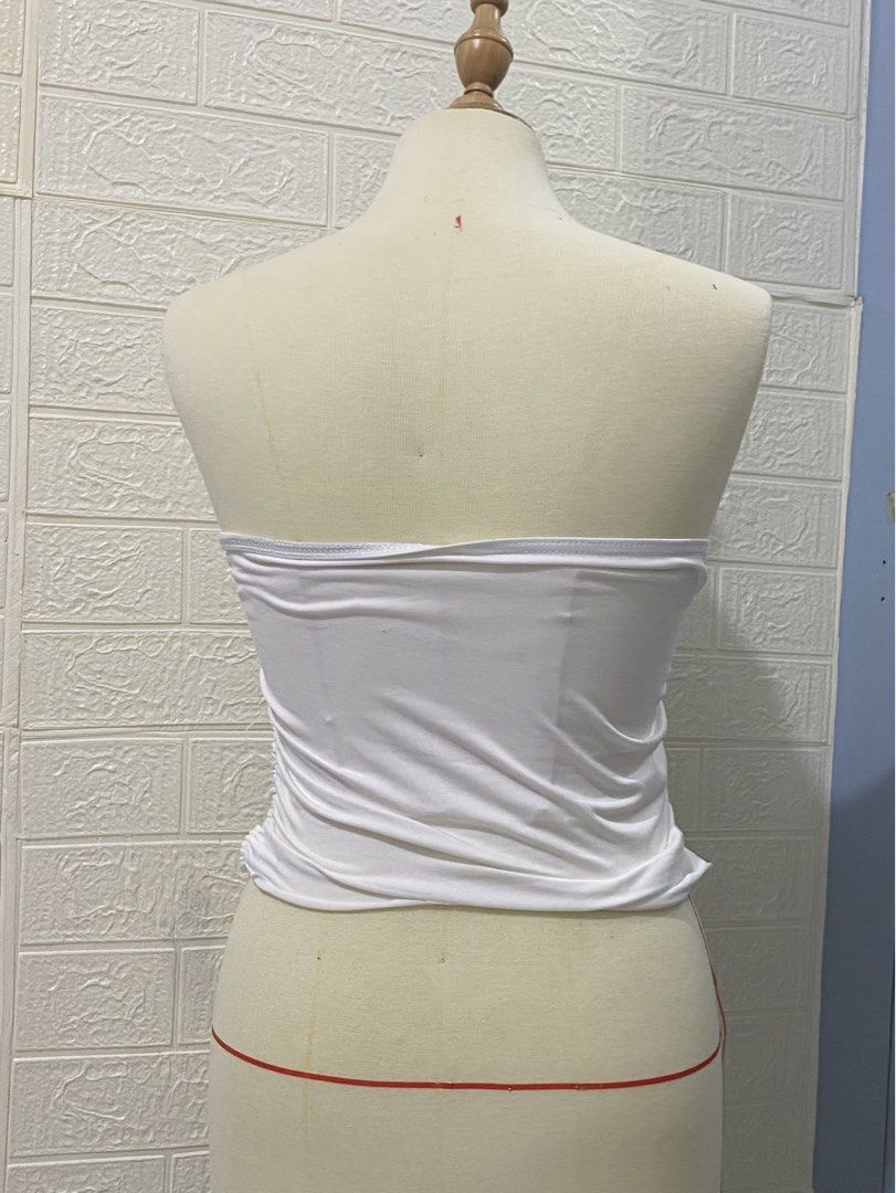 Summer white tube top (Category: Sleeveless) located in Manila. Submitted by junsakura (Listing ID 1460958532, Image 2). Description: -M to L - issue: Cut off seam but still completely functional 📍taft.