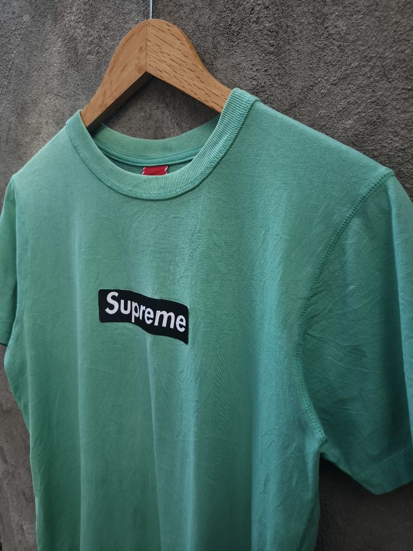 Supreme Seafoam Gamuza Box logo (Category: Activewear) located in Pulupandan. Submitted by 89archives (Listing ID 1460992671, Image 2). Description: SUPREME Seafoam Gamuza Box logo •Gamuza box not printed! •Good looking in person! •Fresh neckline! •Excellent/Good condition! •Issue'NONE need wash minimal! 19x24.5-25 (S Ontag) S-M Women's! Sure buyers Inbox Me!📩.
