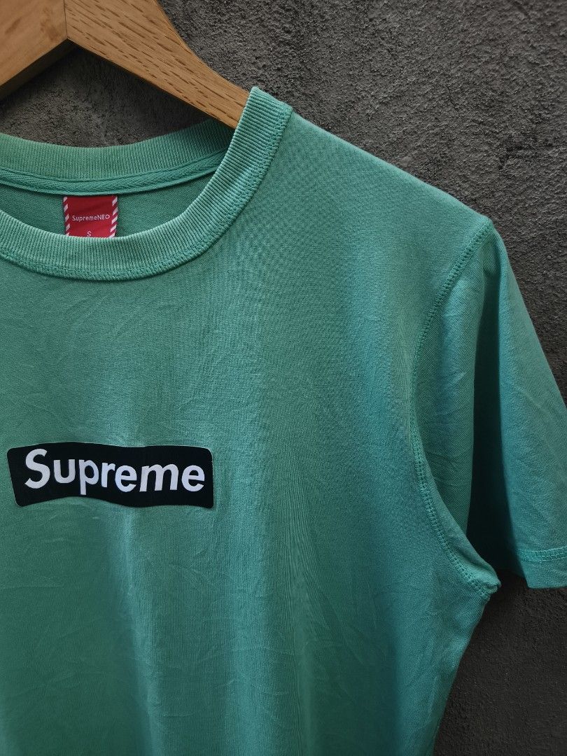 Supreme Seafoam Gamuza Box logo (Category: Activewear) located in Pulupandan. Submitted by 89archives (Listing ID 1460992671, Image 3). Description: SUPREME Seafoam Gamuza Box logo •Gamuza box not printed! •Good looking in person! •Fresh neckline! •Excellent/Good condition! •Issue'NONE need wash minimal! 19x24.5-25 (S Ontag) S-M Women's! Sure buyers Inbox Me!📩.