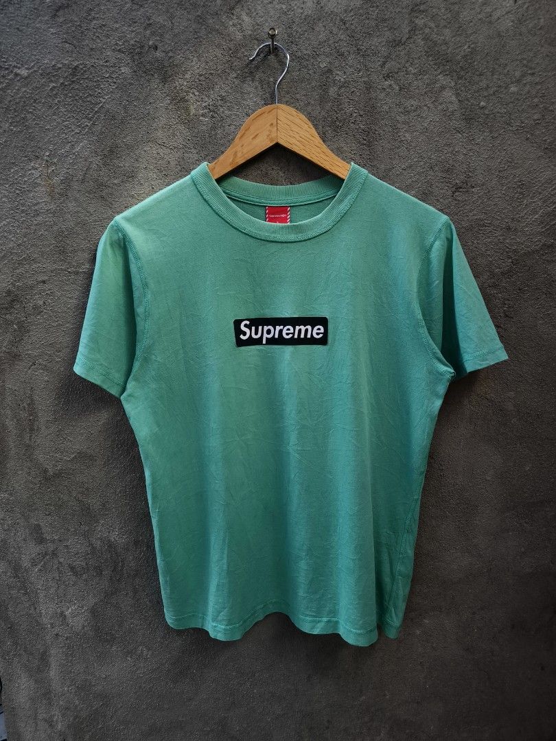Supreme Seafoam Gamuza Box logo (Category: Activewear) located in Pulupandan. Submitted by 89archives (Listing ID 1460992671, Image 1). Description: SUPREME Seafoam Gamuza Box logo •Gamuza box not printed! •Good looking in person! •Fresh neckline! •Excellent/Good condition! •Issue'NONE need wash minimal! 19x24.5-25 (S Ontag) S-M Women's! Sure buyers Inbox Me!📩.