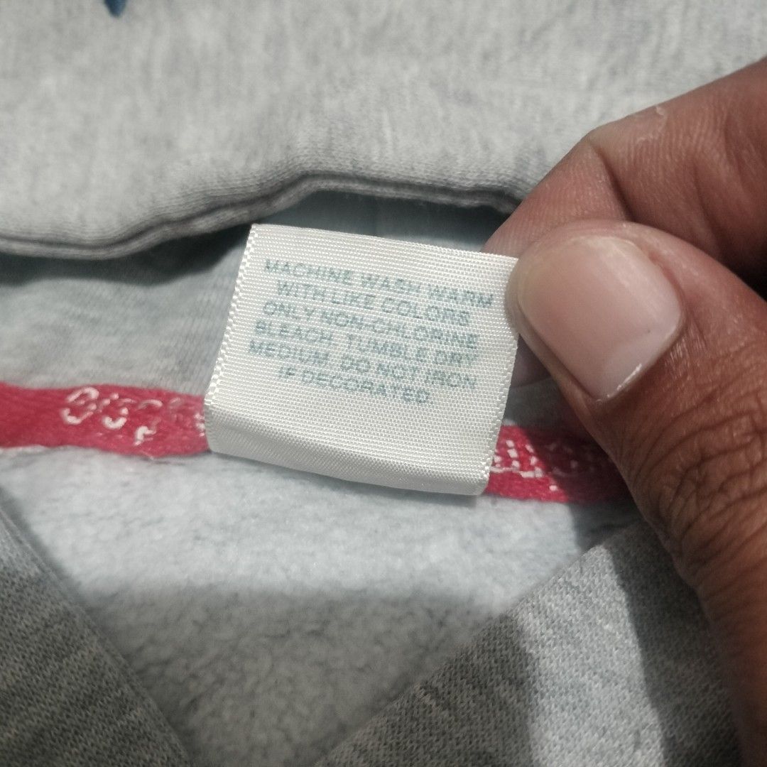 SUPREME X CHAMPION HOODIE (Category: Hoodies) located in Sariaya. Submitted by social_animalz (Listing ID 1461083255, Image 3). Description: 21 x 24 0ff needs washing sa hood and right sleeve, with cracks , missing drawstring shipping fee is not included.