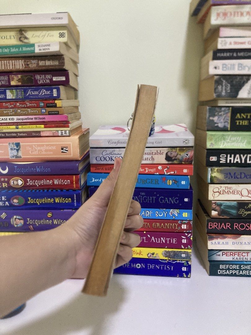Surfacing by Margaret Atwood (Category: Storybooks) located in Manila. Submitted by kreserie (Listing ID 1461094445, Image 3). Description: ୨୧ ˚₊‧ NEW ARRIVAL! ‧₊˚ ୨୧ - Paperback edition of Margaret Atwood's Surfacing. - Pages show yellowing due to age. - Visible water stains on some inside pages. - Spine exhibits signs of wear. - A classic novel, perfect for book enthusiasts. - Feel free to PM for conditions 🌷 Condition: Very Good — minimal usa