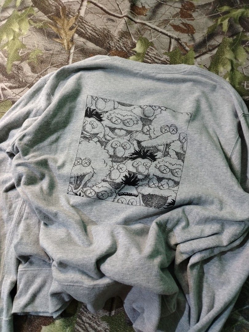 Sweatshirt (Category: Coats, Jackets and Outerwear) located in Manila. Submitted by singgol.istits (Listing ID 1460923912, Image 3). Description: .