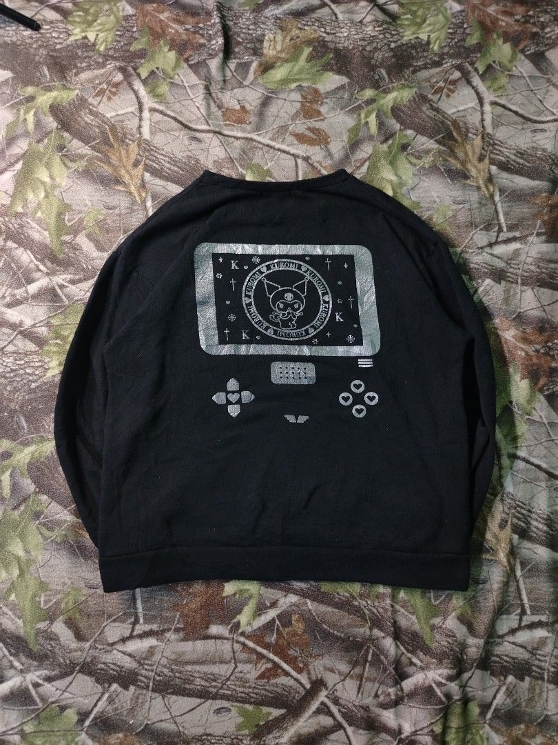 Sweatshirt (Category: Coats, Jackets and Outerwear) located in Manila. Submitted by singgol.istits (Listing ID 1460928709, Image 3). Description: .
