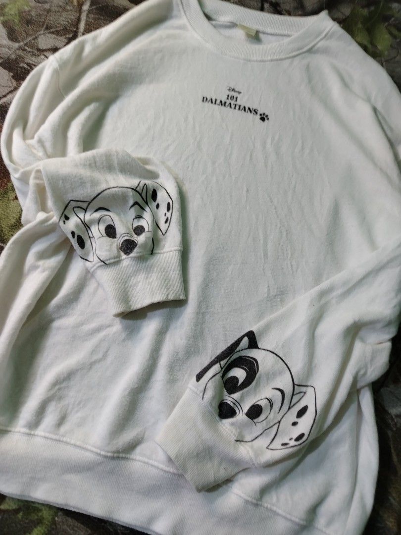 Sweatshirt (Category: Coats, Jackets and Outerwear) located in Manila. Submitted by singgol.istits (Listing ID 1460929046, Image 3). Description: .