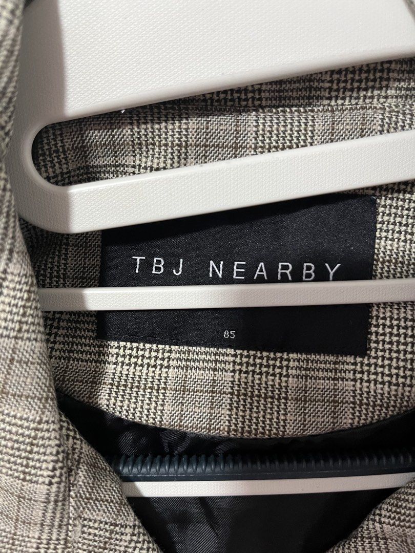 TBJ Nearby Plaid Cropped Jacket (Category: Coats, Jackets and Outerwear) located in Pasig City. Submitted by melaiski28 (Listing ID 1460998243, Image 3). Description: - TBJ Nearby plaid cropped jacket - Button-up front - Two chest pockets - Fully lined interior - Ideal for layering - Pairs well with jeans or skirts.