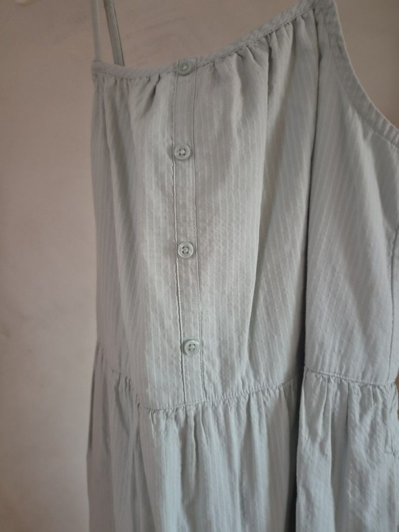 Teens Uniqlo Dress (Category: Babies & Kids Fashion) located in Bulacan. Submitted by iamolivia_p (Listing ID 1460992404, Image 2). Description: adjustable straps, no issues, no fading. can fit 9-11 y.o.