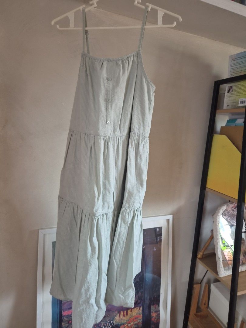 Teens Uniqlo Dress (Category: Babies & Kids Fashion) located in Bulacan. Submitted by iamolivia_p (Listing ID 1460992404, Image 1). Description: adjustable straps, no issues, no fading. can fit 9-11 y.o.