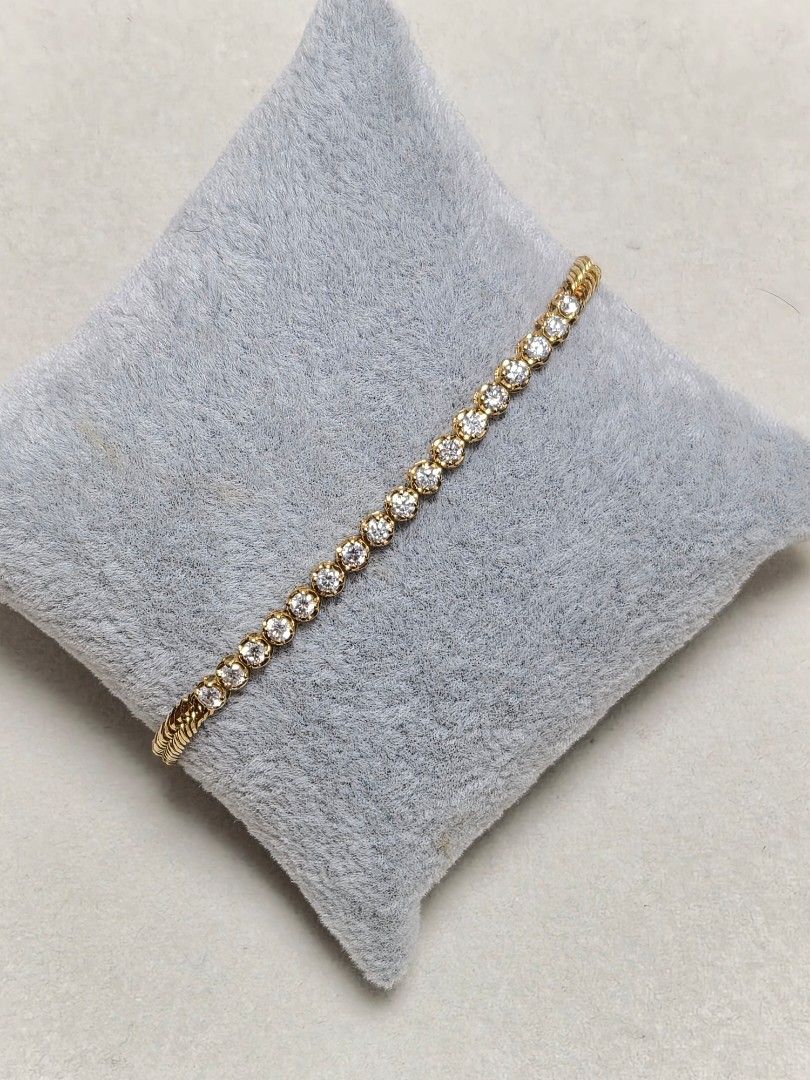 Tennis kihei bracelet (Category: Bracelets) located in Marikina City. Submitted by 000christina000 (Listing ID 1460942418, Image 2). Description: 1ct natural diamond 7" 18k japan gold D color VVS-VS comes with lab certificate .