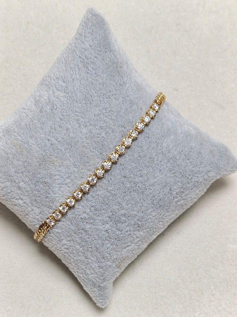 Tennis kihei bracelet (Category: Bracelets) located in Marikina City. Submitted by 000christina000 (Listing ID 1460942418, Image 1). Description: 1ct natural diamond 7" 18k japan gold D color VVS-VS comes with lab certificate .