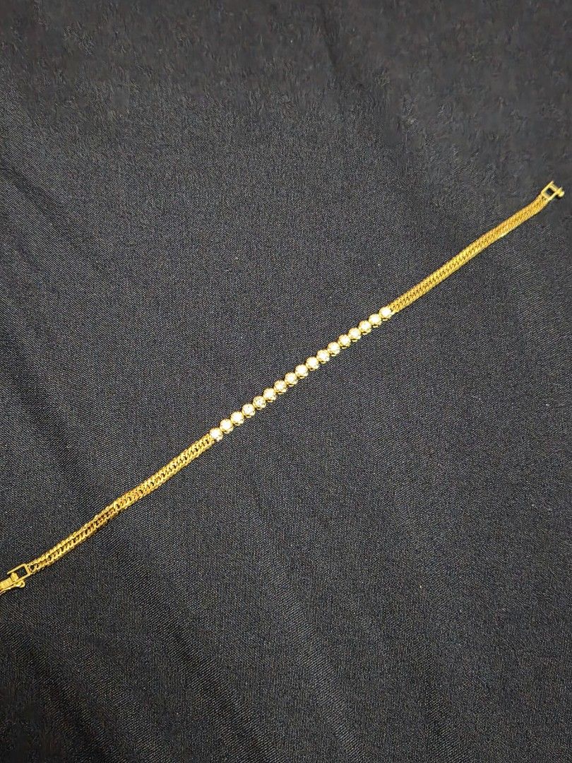 Tennis kihei bracelet (Category: Bracelets) located in Marikina City. Submitted by 000christina000 (Listing ID 1460942418, Image 3). Description: 1ct natural diamond 7" 18k japan gold D color VVS-VS comes with lab certificate .
