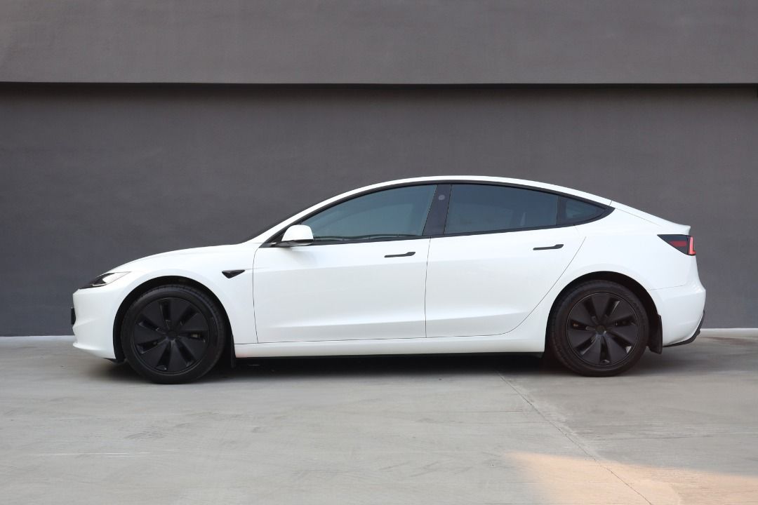 Tesla Model 3 Electric RWD 110 (Category: Used Cars) located in Singapore. Submitted by carzworld.pteltd (Listing ID 1460994685, Image 2). Description: Viewing Strictly By Appointment Only! Low Interest Rate & Flexible Bank / In House Loan Available All Trade-In Are Welcome Message to: 💬96437773 Features Powered by a single electrical motor producing 147bhp and 350nm of torque through a Rear Wheeled single speed automatic. Driving range up to 51