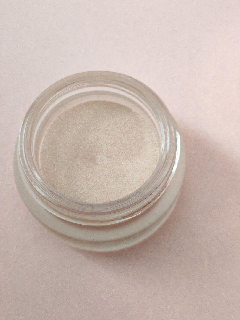 teviant (Category: Makeup) located in Manila. Submitted by itsmejorgy14 (Listing ID 1460974262, Image 3). Description: decluttering.