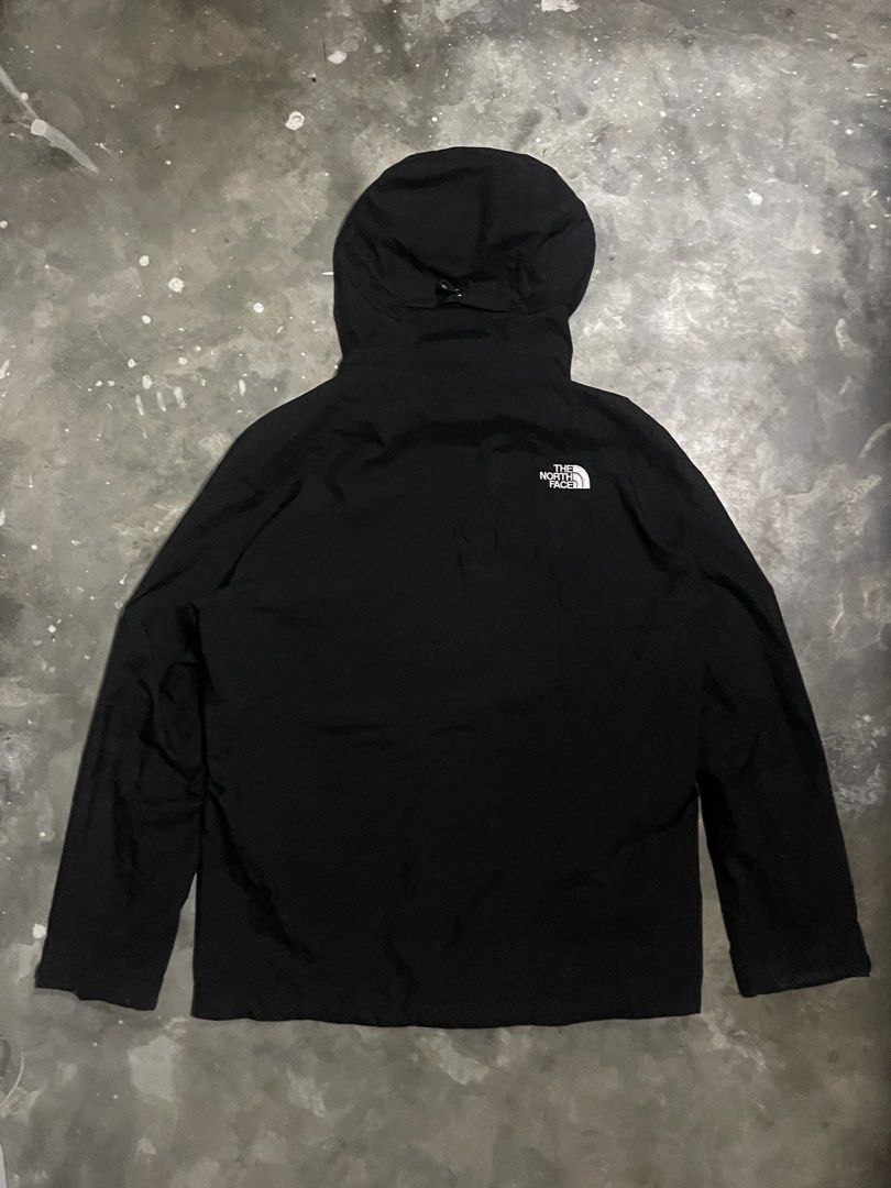 The North Face Gore-Tex Mountain Jacket (Category: Coats, Jackets and Outerwear) located in Manila. Submitted by u_for_u (Listing ID 1461064173, Image 2). Description: ₱: 1,500 W: 22 / L: 27 Condition: 8.8/10 Issues: Small pinhole Location: Santa Cruz, Manila - GORE-TEX Waterproofing - Windproof Shell - Breathable Fabric - Durable Construction - Adjustable and Storeable Hood - Full-Zip Front - Adjustable Cuffs - Outdoor Versatility - Classic Moun