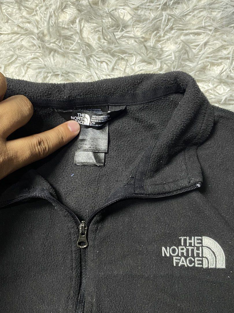 The North Face Quarterzip (Category: Activewear) located in Santa Rosa. Submitted by 415_thriftss (Listing ID 1461036445, Image 2). Description: The North Face Quarterzip ✅ Available - Large On tag - Excellent condition - Best for lamigans - Boxy Fit 🔽DETAILS - Condition: 9/10 - Dimes: 23 Width x 26 Length - Color rate: 910 - Issue: Himolmol ———————————— 🏷️ M / Mine: 380 + Shipping fee.