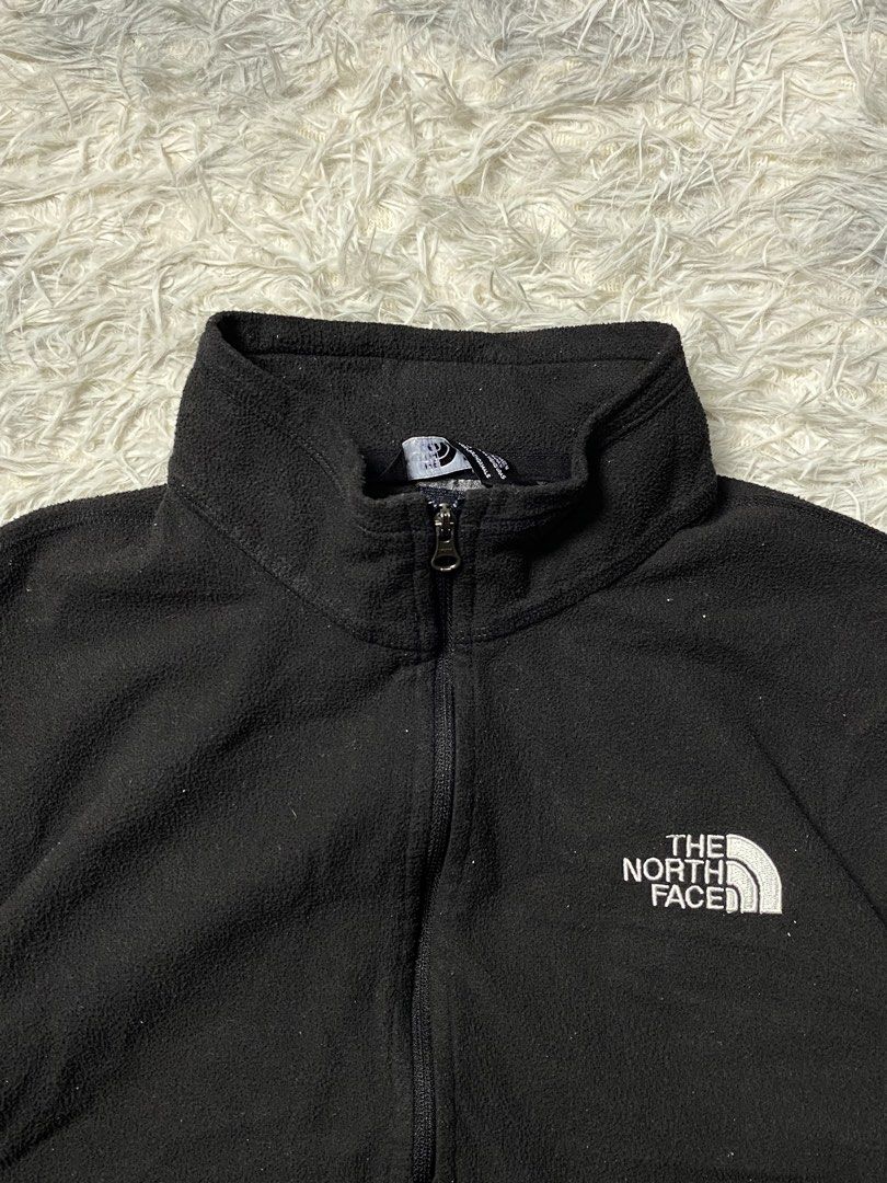 The North Face Quarterzip (Category: Activewear) located in Santa Rosa. Submitted by 415_thriftss (Listing ID 1461036445, Image 3). Description: The North Face Quarterzip ✅ Available - Large On tag - Excellent condition - Best for lamigans - Boxy Fit 🔽DETAILS - Condition: 9/10 - Dimes: 23 Width x 26 Length - Color rate: 910 - Issue: Himolmol ———————————— 🏷️ M / Mine: 380 + Shipping fee.