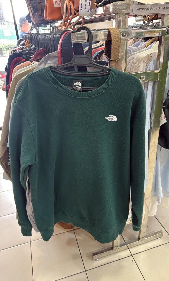 The North Face. sweater (Category: Coats, Jackets and Outerwear) located in San Fernando. Submitted by jamapparel (Listing ID 1461015718, Image 1). Description: .