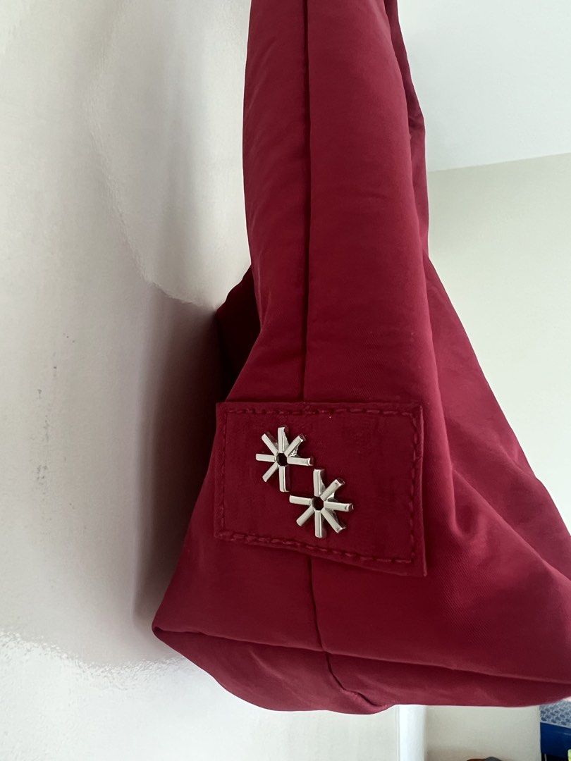 The Paper Bunny Mini Arc (Burgundy) (Category: Shoulder Bags) located in Makati City. Submitted by hereasysupply (Listing ID 1460964374, Image 2). Description: Blending style and functionality, the Mini Arc is a slouchy hobo-style bag that is compact enough to carry in your hand, yet spacious enough to hold all your essentials. PRODUCT DETAILS -Made with water-resistant nylon -Double zipper closure for convenient access no matter which side of yo